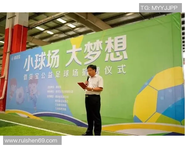 墙上贴的男足球明星背后的故事与他们的梦想与奋斗历程