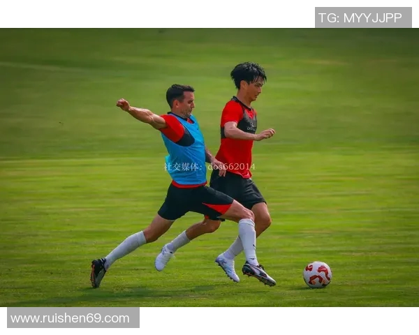 成都与广州足球队赛后复盘分析比赛经验与战术调整探讨