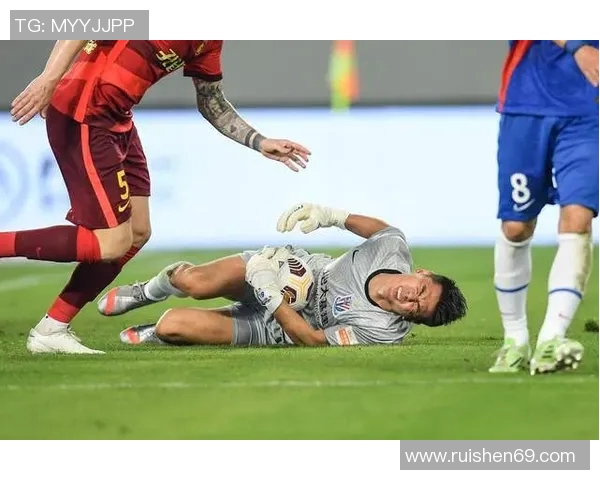 脚踝骨折的足球明星如何克服伤痛重返赛场的励志故事